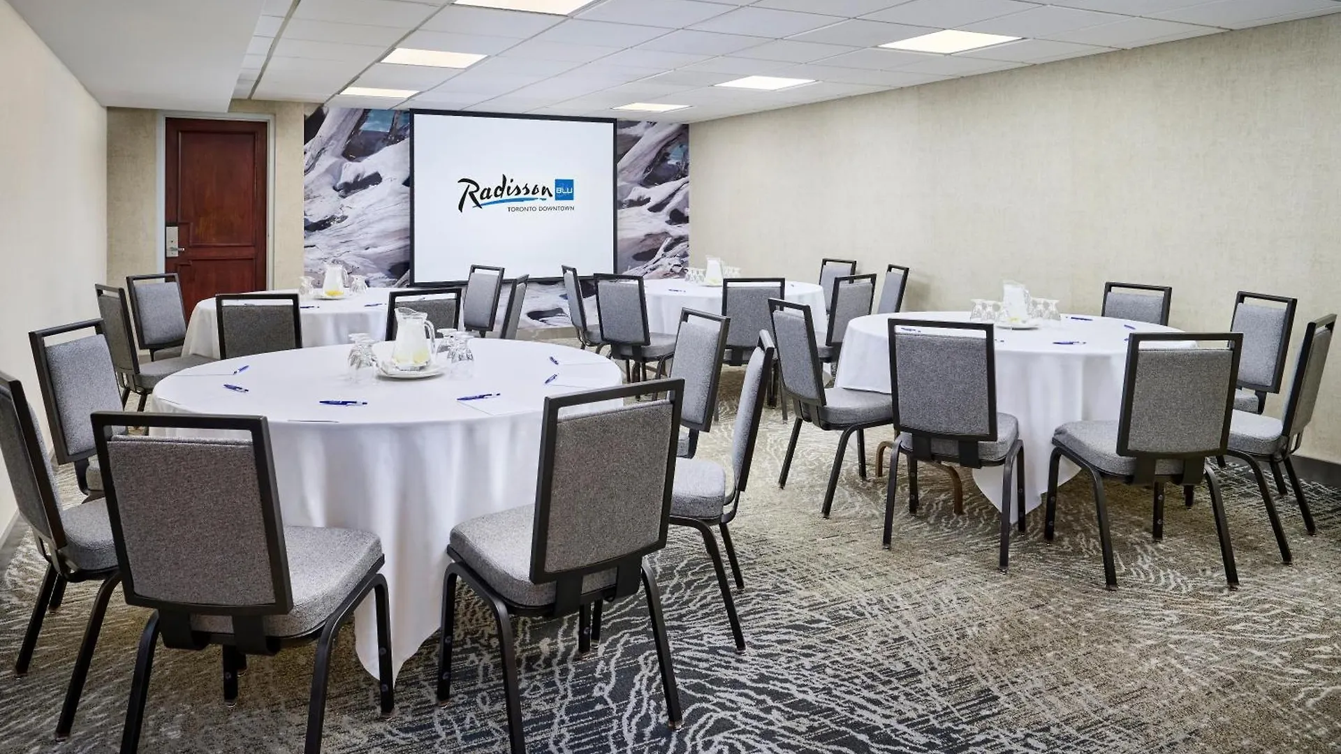 Radisson Blu Toronto Downtown Hotel 4*,