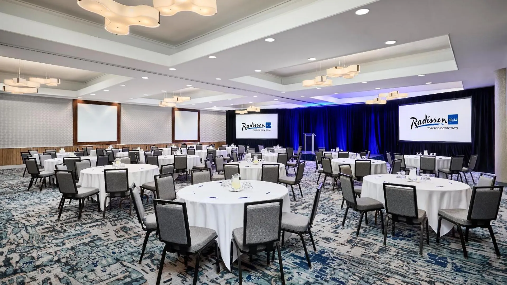 Radisson Blu Toronto Downtown Hotel
